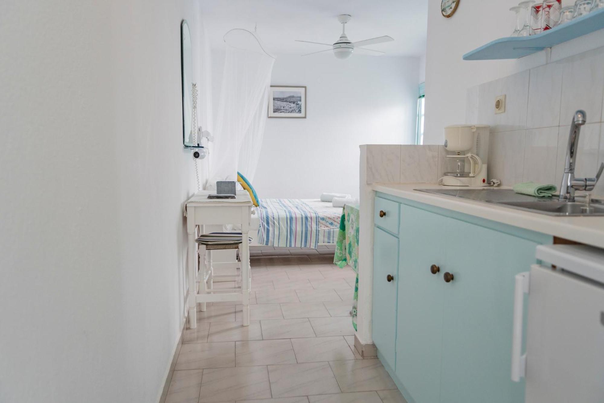 Carmel Studio Apartment Logaras Exterior foto